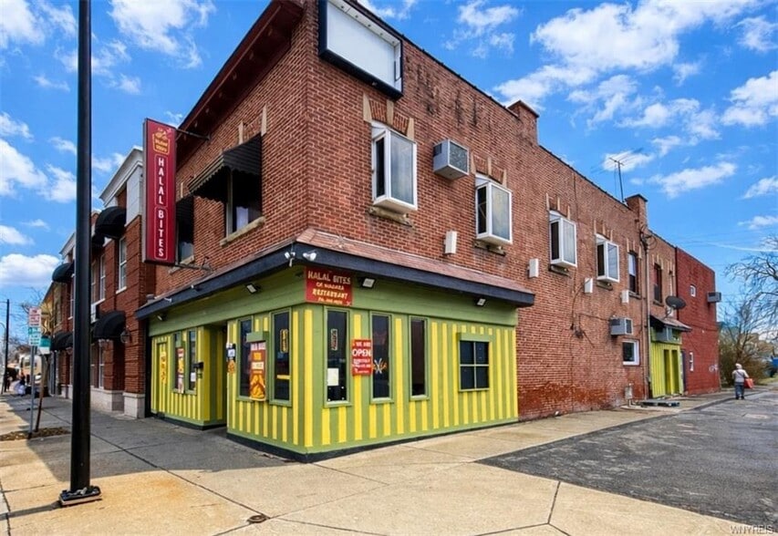 More Photos Of 1701 Pine Ave, Niagara Falls Restaurant For Sale