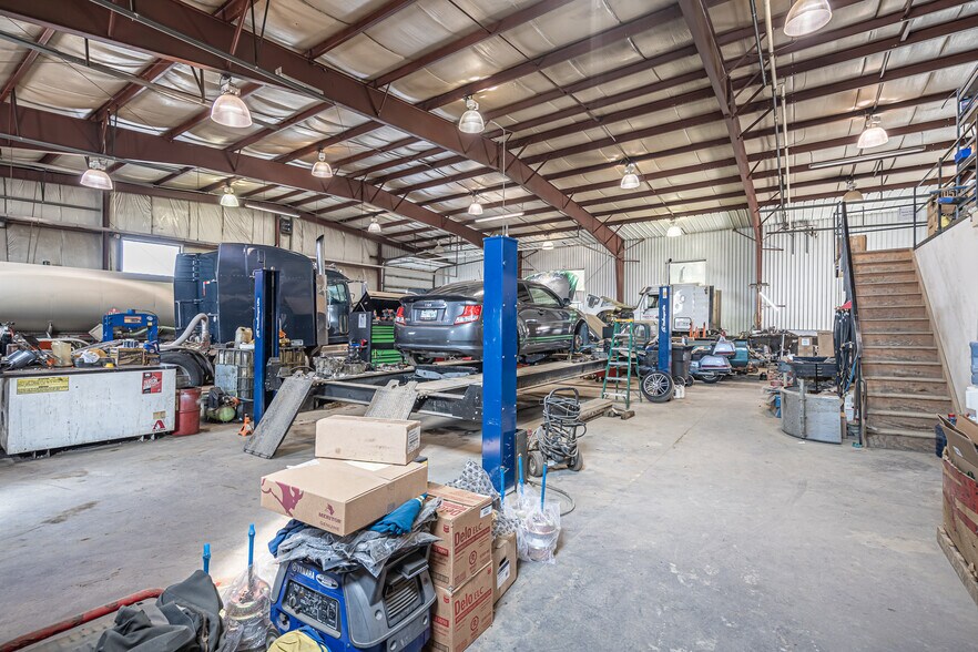 More Photos Of 6006 53 Av, Lloydminster Warehouse For Sale