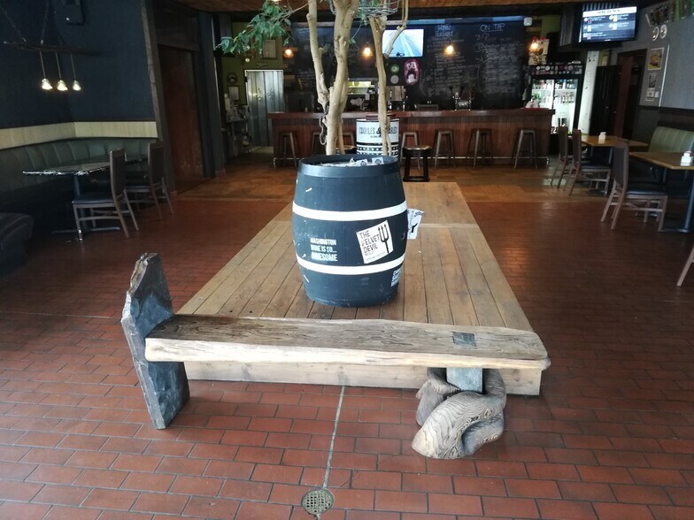 More Photos Of 633 E 1st St, Port Angeles General Retail For Sale