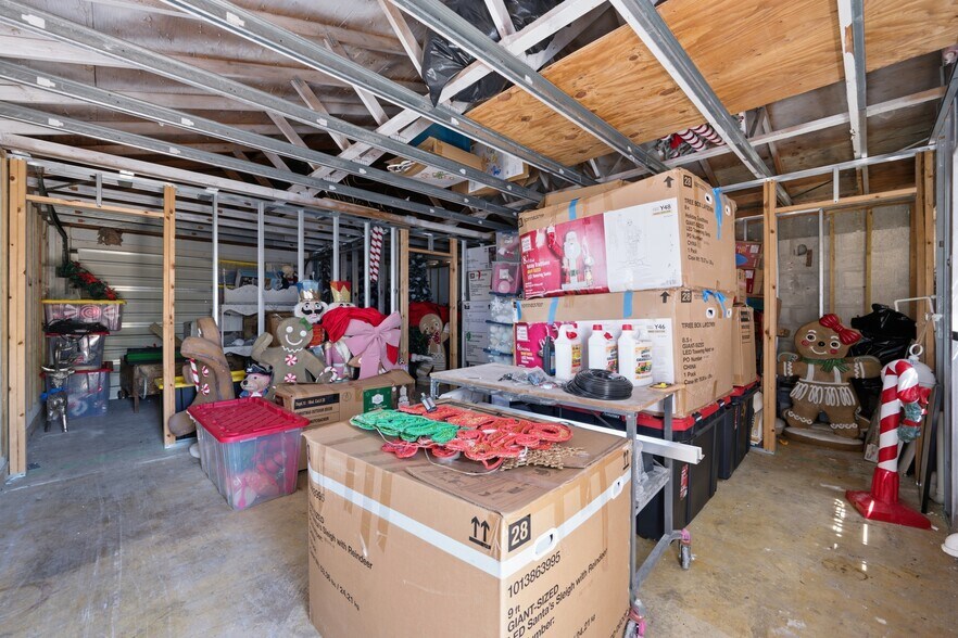 More Photos Of 527 N Dixie Hwy, Lake Worth Bar For Sale