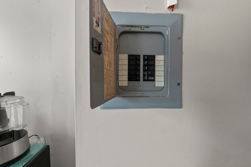 More Photos Of 28 E 25th St, Baltimore Storefront Retail Residential For Sale