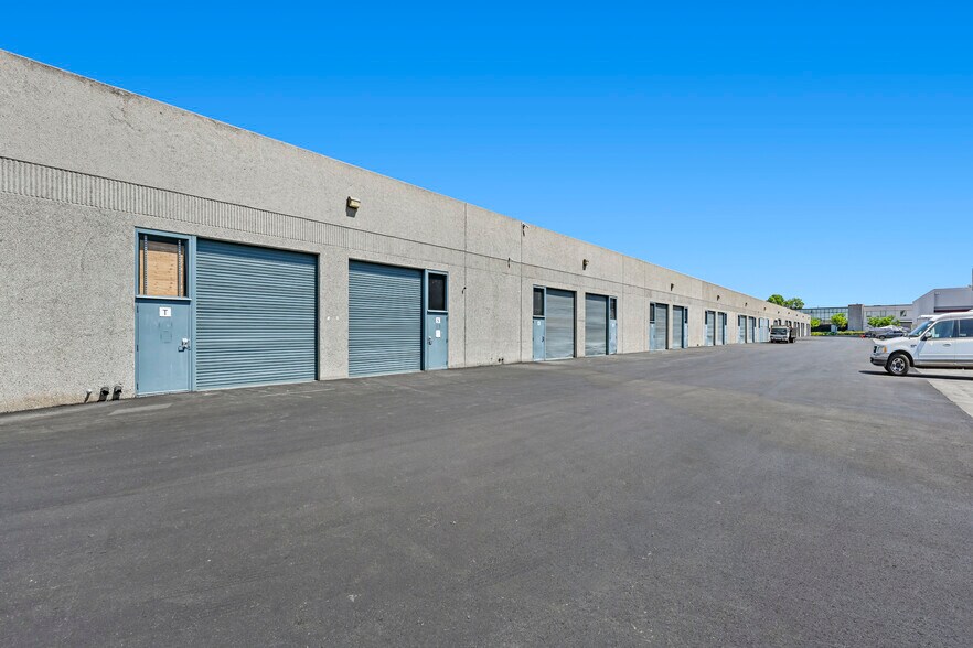 More Photos Of 8451 Miralani Dr, San Diego Manufacturing For Lease