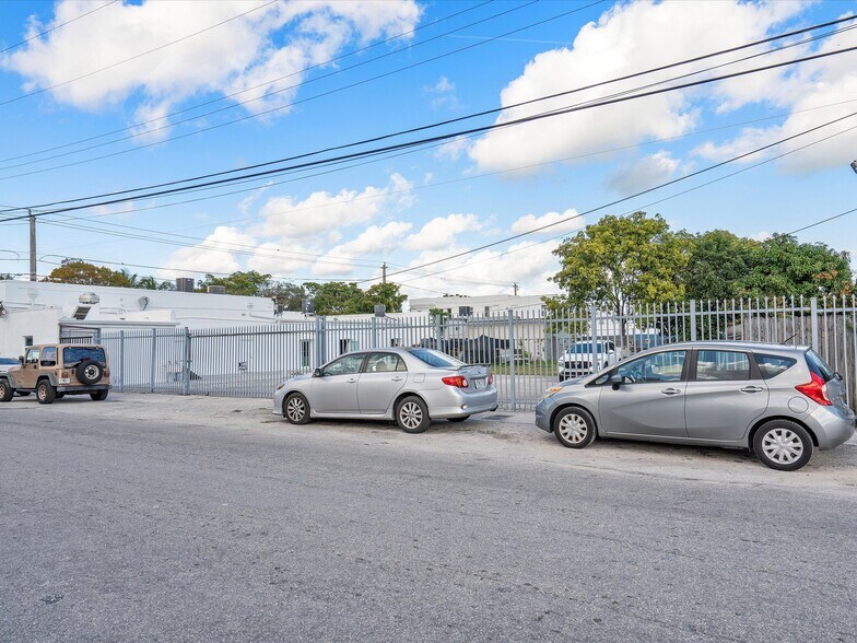 More Photos Of 1288-1294 NW 29th St, Miami Storefront Retail Office For Lease
