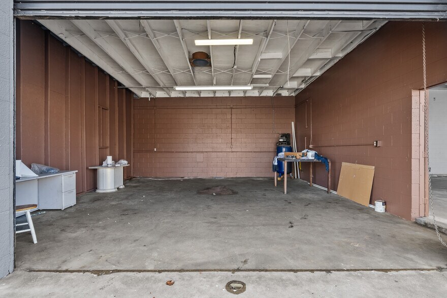 More Photos Of 9533 Atlantic Blvd, South Gate Auto Repair For Sale