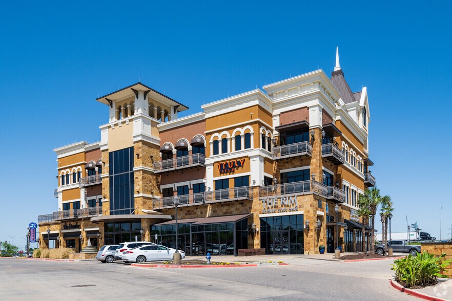 More Photos Of 295-307 E Renfro St, Burleson Office For Lease