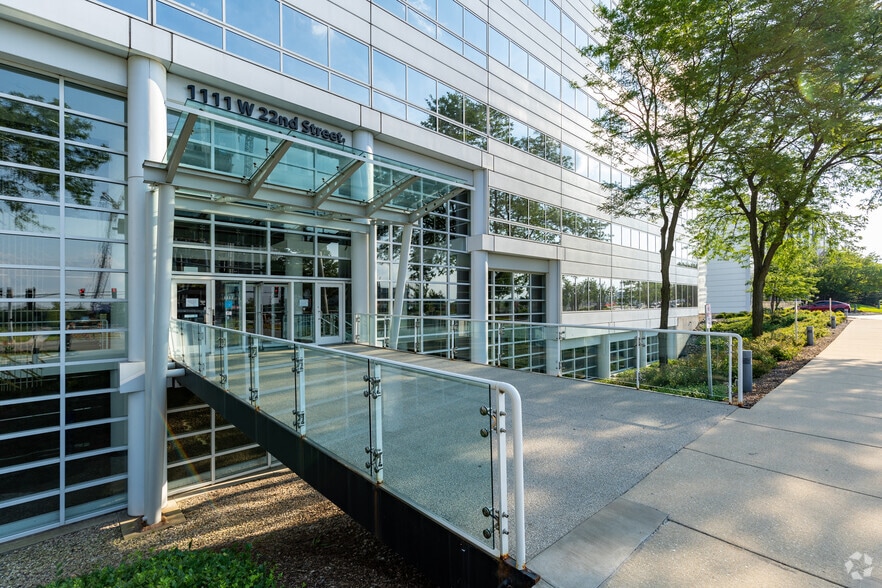 More Photos Of 1111 W 22nd St, Oak Brook Office For Lease