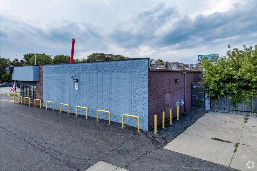 More Photos Of 9300-9350 Woodward Ave, Detroit Storefront For Lease