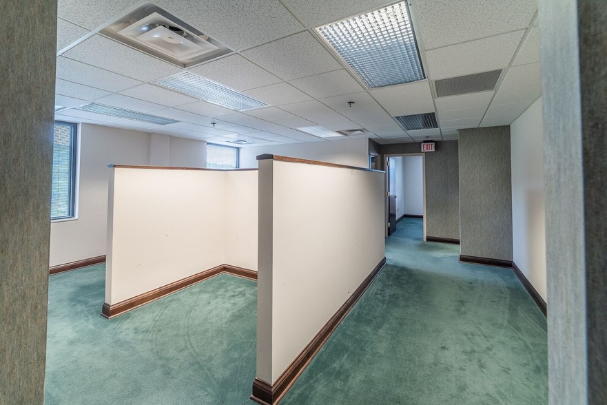 More Photos Of 100 E Main St, Sevierville Office For Lease