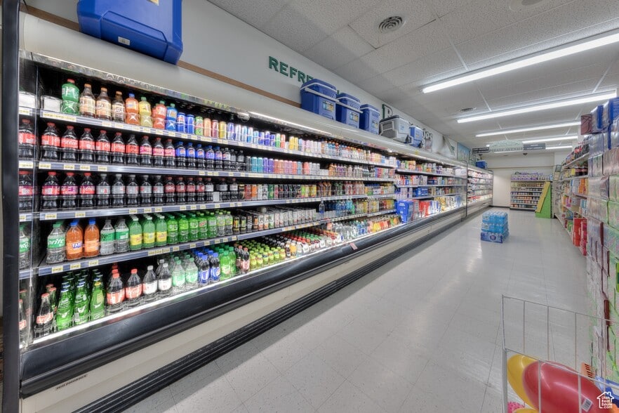 More Photos Of 80 S Broadway St, Green River Supermarket For Sale