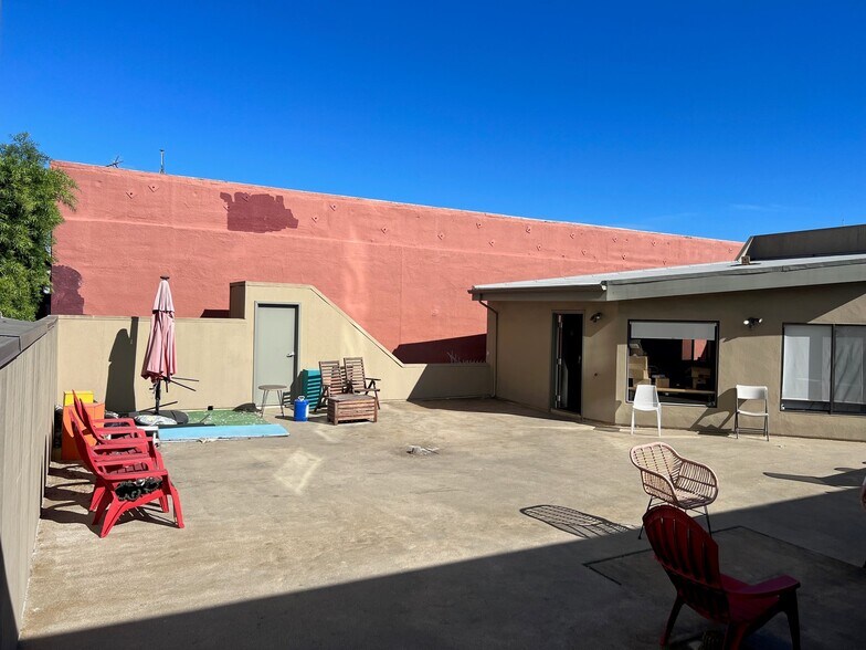 More Photos Of 3260 19th St, San Francisco Showroom For Lease