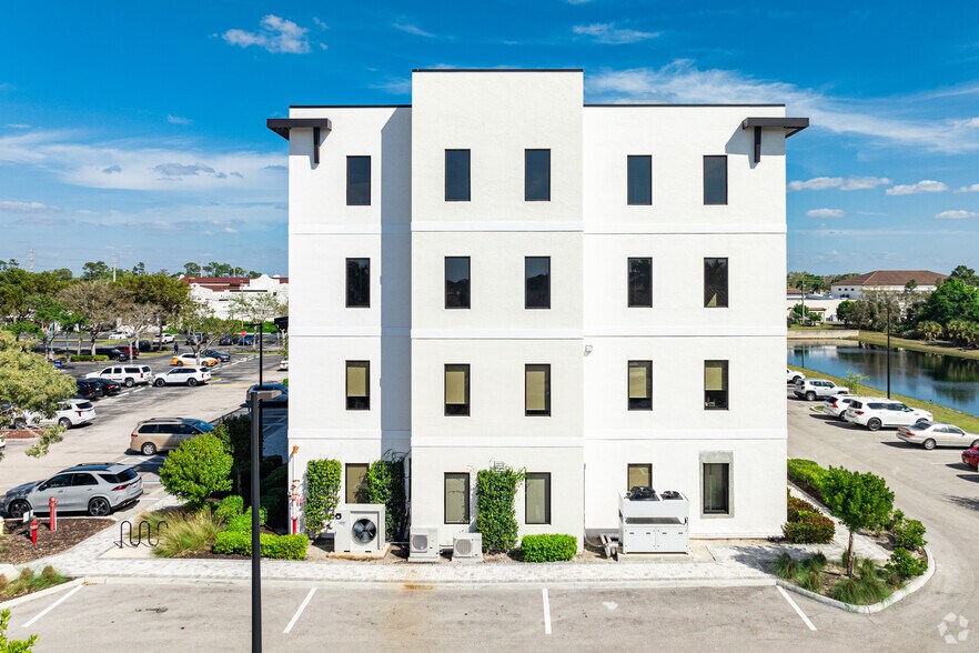 More Photos Of 2340 Vanderbilt Beach Rd, Naples Medical For Lease