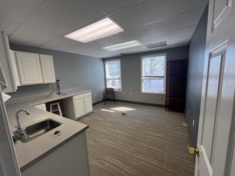 More Photos Of 155 Saco Ave, Old Orchard Beach Office For Sale