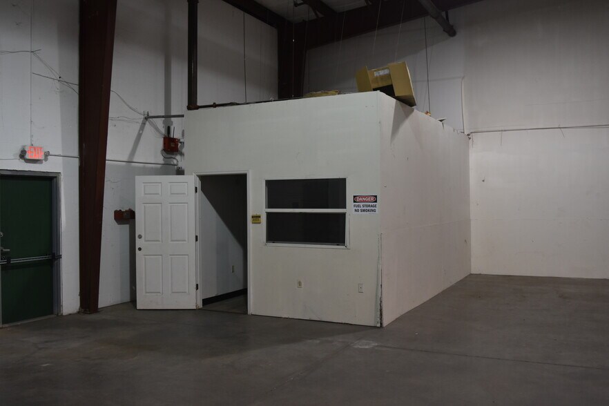 More Photos Of 13000 Automobile Blvd N, Clearwater Warehouse For Lease