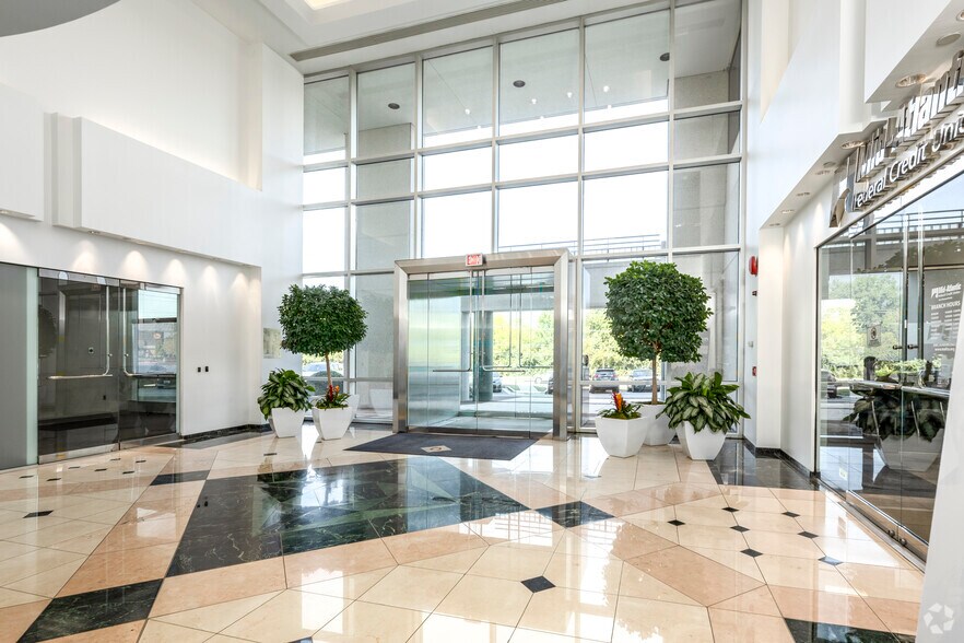 More Photos Of 555 Quince Orchard Rd, Gaithersburg Office For Sale