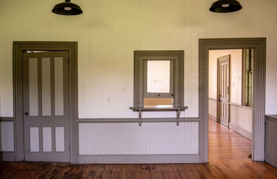 More Photos Of 33 Maple Ave, Claverack Flex For Sale