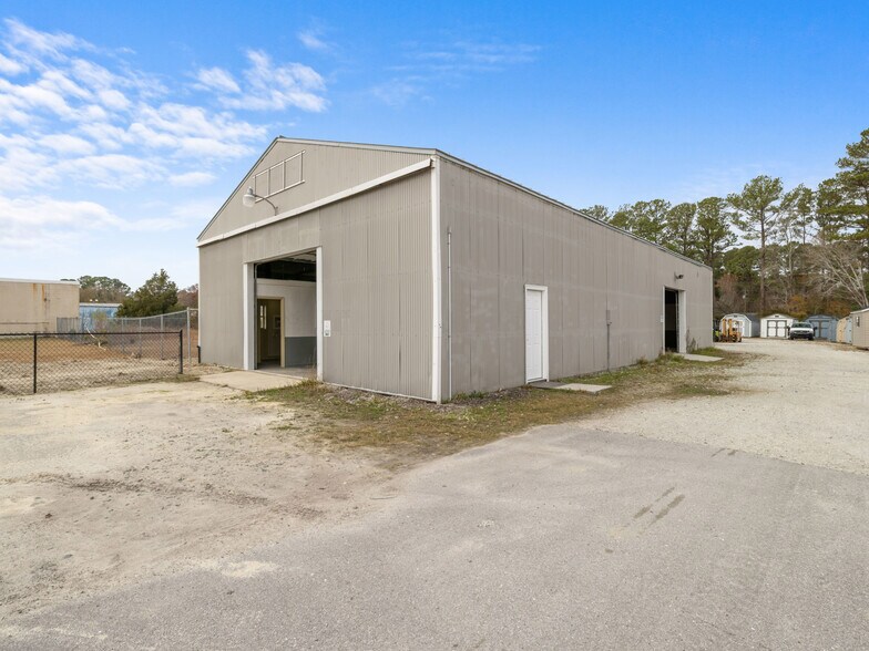 More Photos Of 3261 New Bern Hwy, Jacksonville Light Distribution For Lease