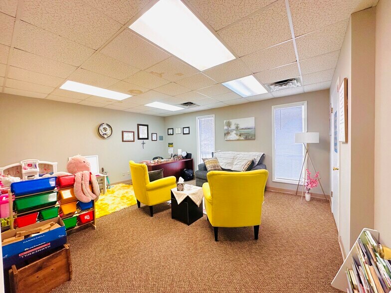 More Photos Of 110 Sunset Dr, Beckley Office For Lease