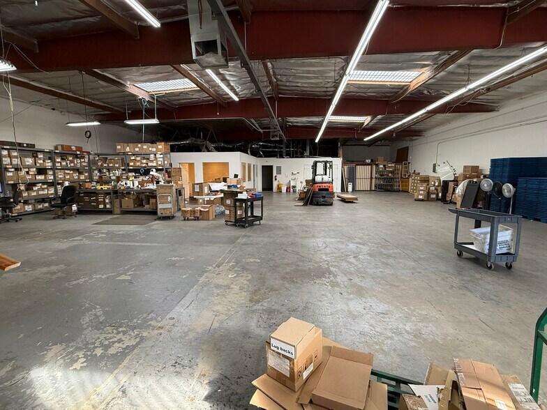 More Photos Of 13227 San Fernando Rd, Rancho Cascades Warehouse For Lease