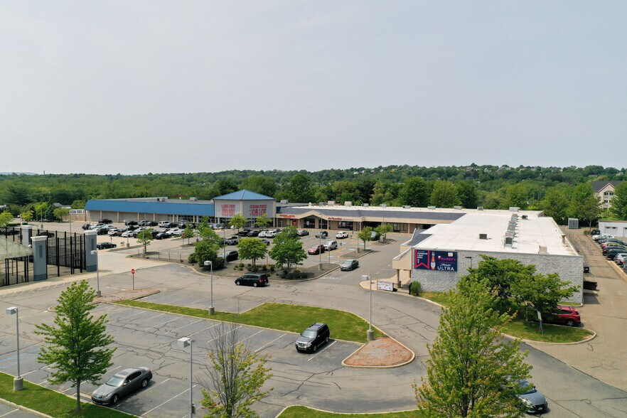 Primary Photo Of 1231 E Main St, Meriden Unknown For Lease