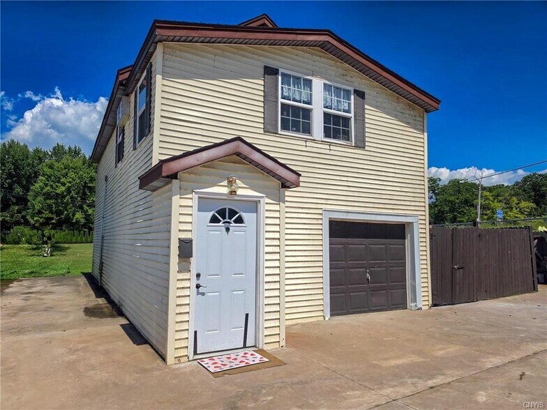 More Photos Of 6266 Lakeshore Rd, Verona Beach Restaurant For Sale