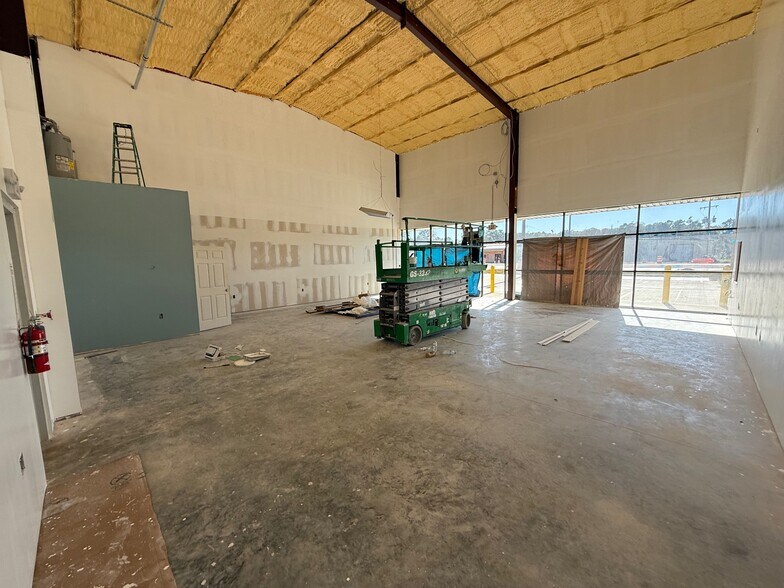 More Photos Of 18487 Highway 105, Cleveland General Retail For Lease