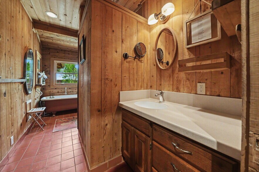 More Photos Of 21376 Consolation St, Volcano Specialty For Sale