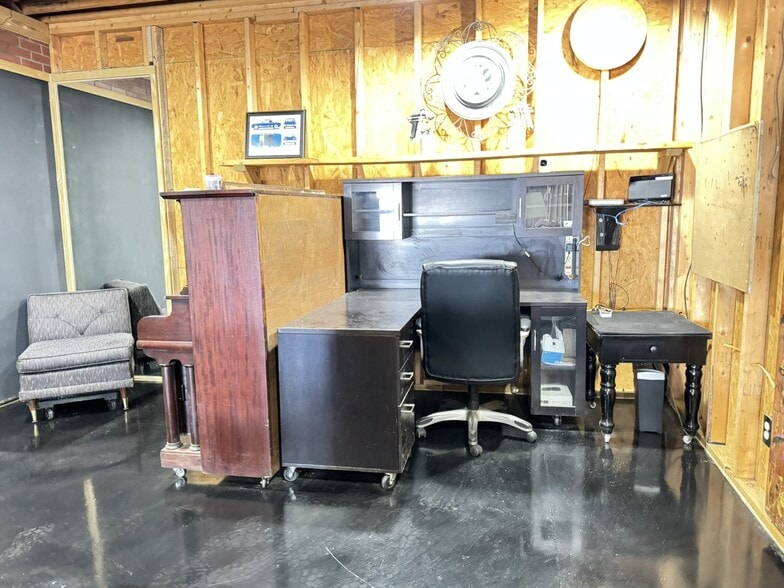 More Photos Of 2285 Reneau Rd, Oneonta Contractor Storage Yard For Sale