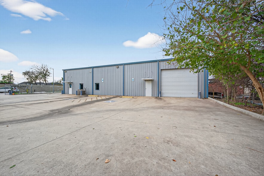 More Photos Of 10038 Grover Ln, Houston Warehouse For Sale