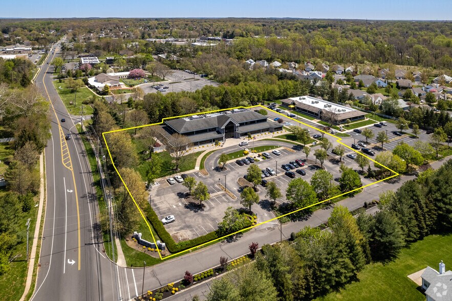More Photos Of 500 Craig Rd, Manalapan Township Office For Lease