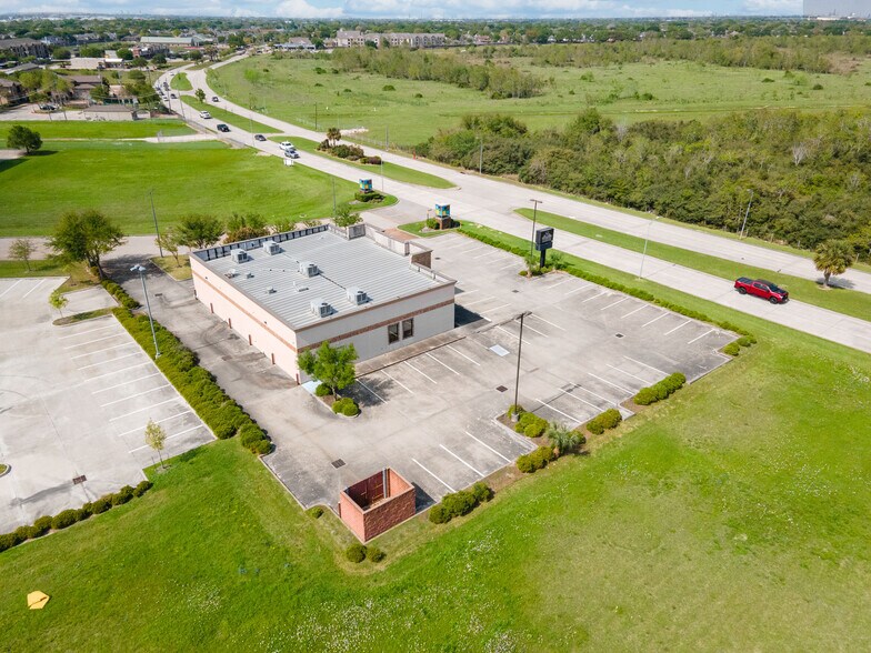 More Photos Of 11464 Space Center Blvd, Houston Freestanding For Lease