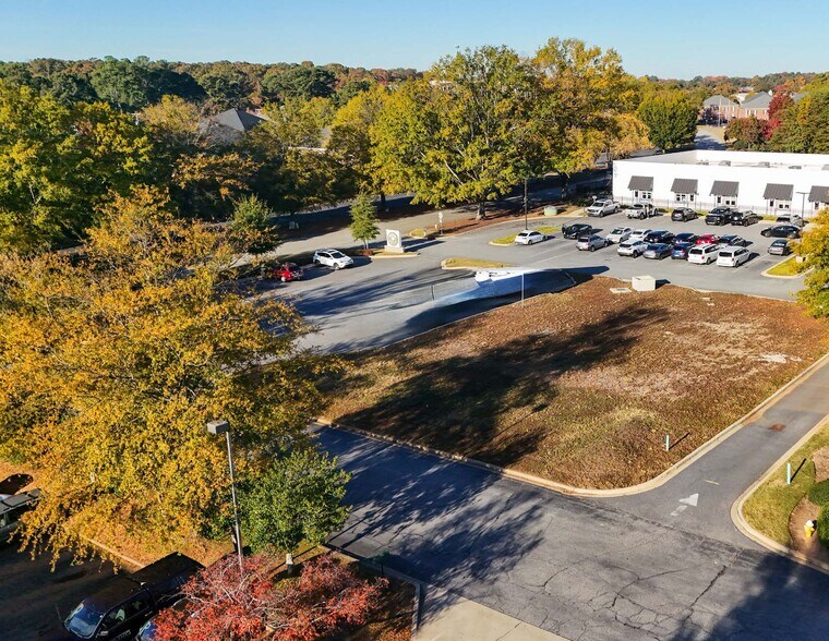 More Photos Of 122 Milestone Way, Greenville General Retail For Lease