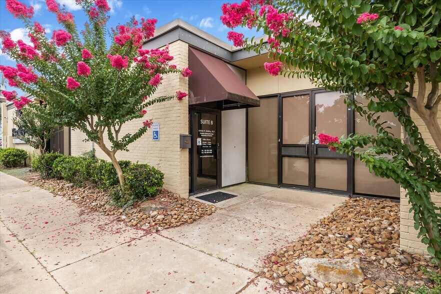 More Photos Of 560 Blossom St, Webster Medical For Lease