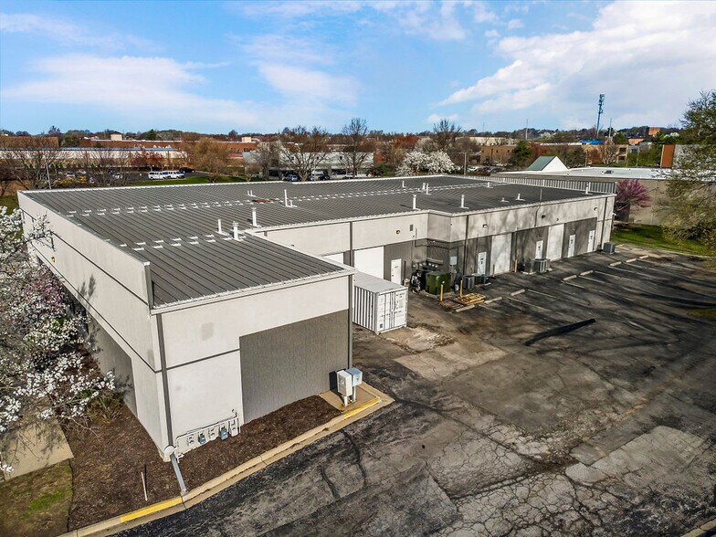 More Photos Of 12635-12651 Hemlock St, Overland Park Showroom For Lease