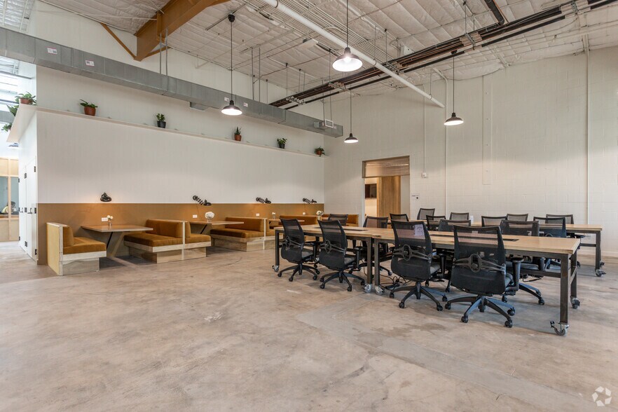 More Photos Of 2339 Commerce St, Houston Coworking Space