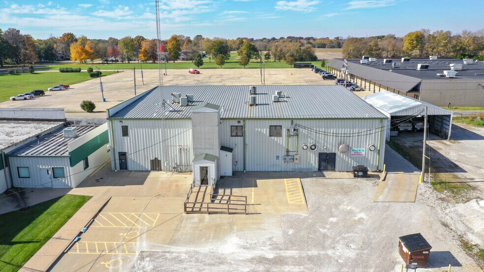 More Photos Of 201 McCausland St, Carlinville General Retail For Sale