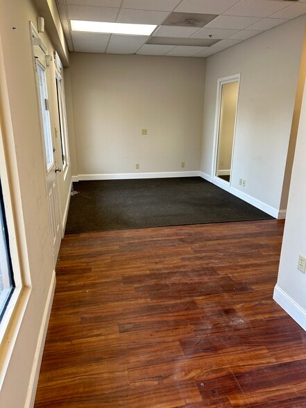 More Photos Of 2213-2215 Rowland Dr, Thunderbolt Office For Lease