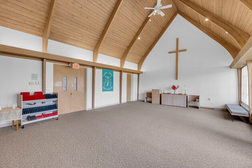 More Photos Of 61 Main St, Unionville Office For Sale