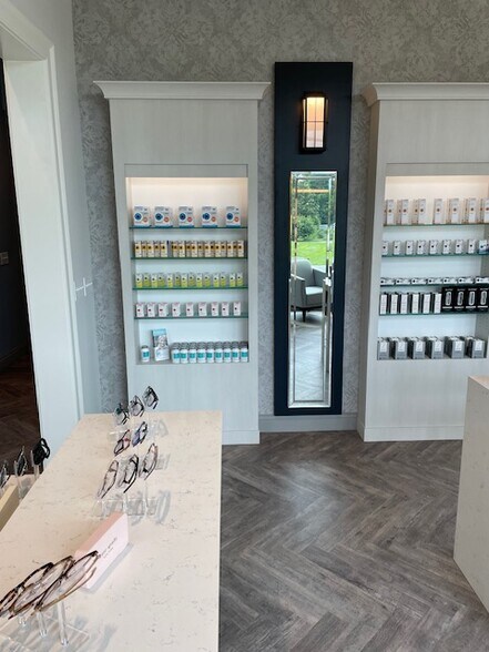 More Photos Of 1624 W Main St, Franklin Storefront Retail Office For Sale