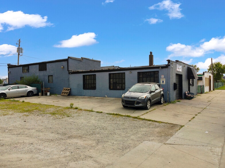 More Photos Of 1122 Deloss St, Indianapolis Warehouse For Sale