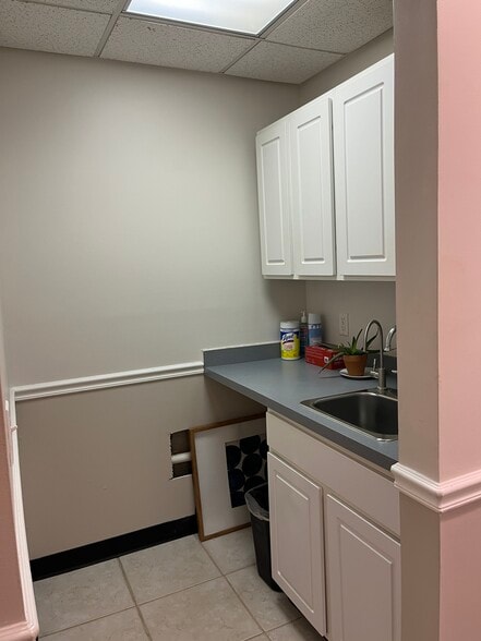 More Photos Of 1091 Pemberton Hill Rd, Apex Medical For Lease