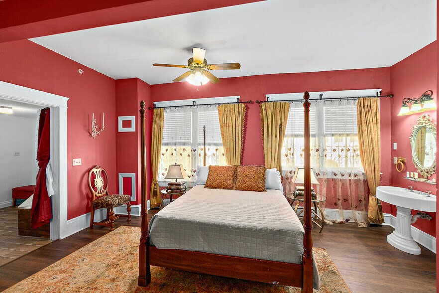 More Photos Of 444 S Beach St, Daytona Beach Hospitality For Sale