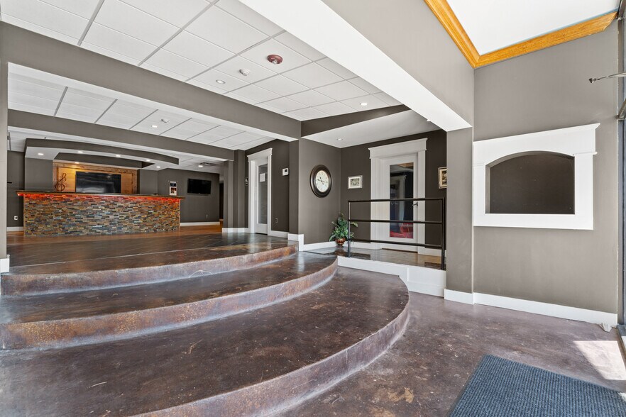 More Photos Of 2908 Epperly Dr, Del City Loft Creative Space For Sale