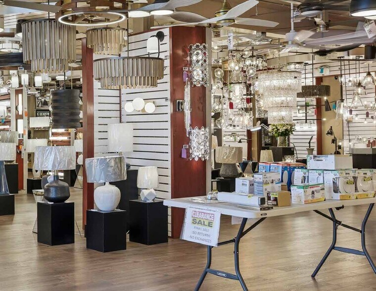 More Photos Of 658 N Tustin St, Orange Freestanding For Sale