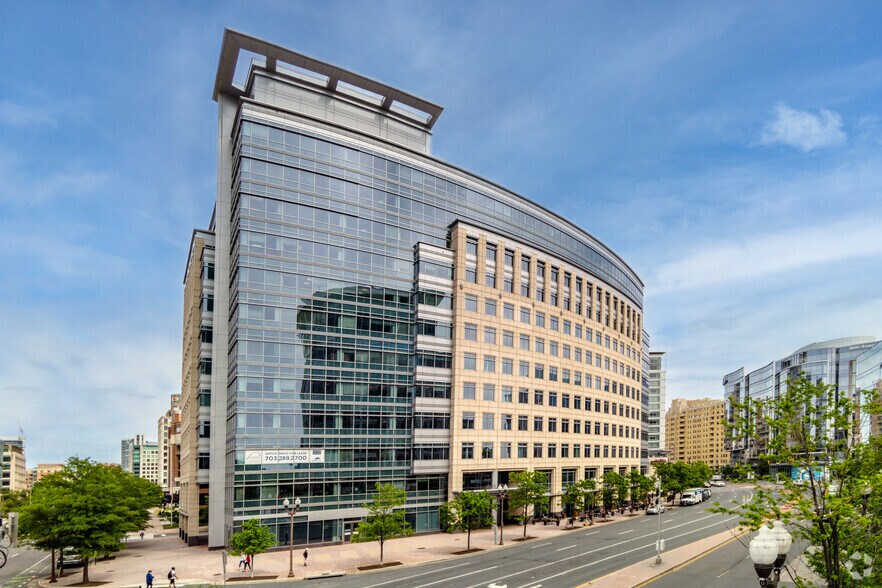 More Photos Of 901 N Glebe Rd, Arlington Office For Lease