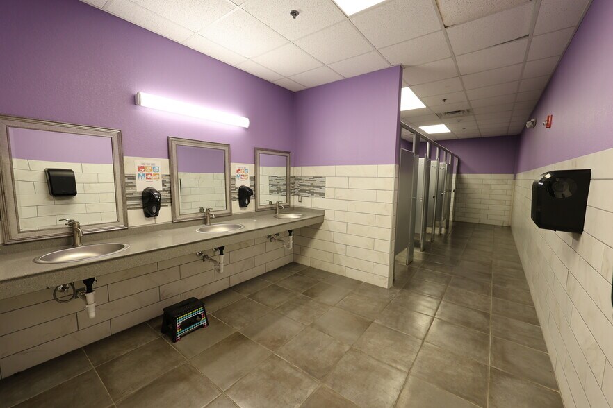 More Photos Of 1122 S 2nd St, Cabot Industrial For Sale