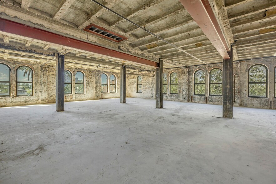 More Photos Of 895 Central Ave, Saint Petersburg Office For Lease