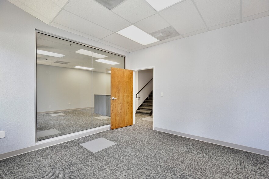 More Photos Of 6881 Kingspointe Pky, Orlando Flex For Lease