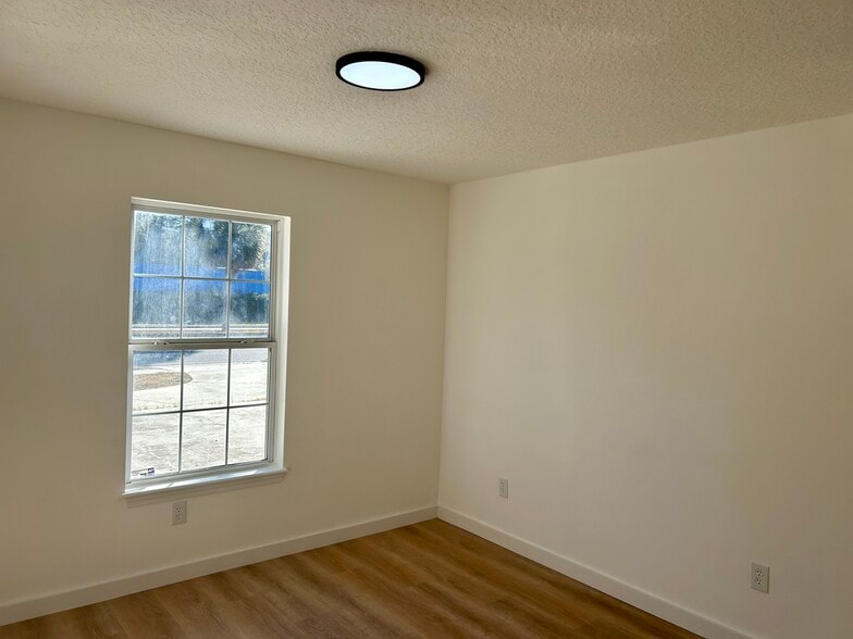 More Photos Of 1477 S 8th St, Fernandina Beach Office For Lease