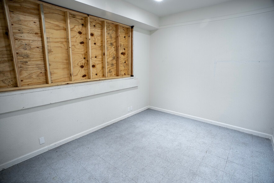 More Photos Of 910 Brenda St, Houston Warehouse For Sale