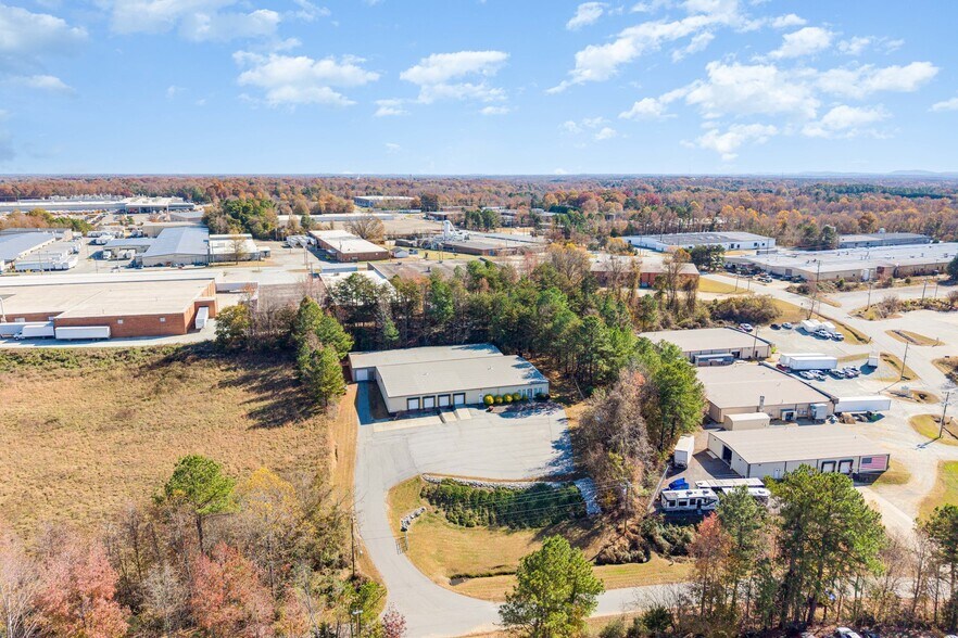 More Photos Of 2205 Gaither Ct, Archdale Warehouse For Lease